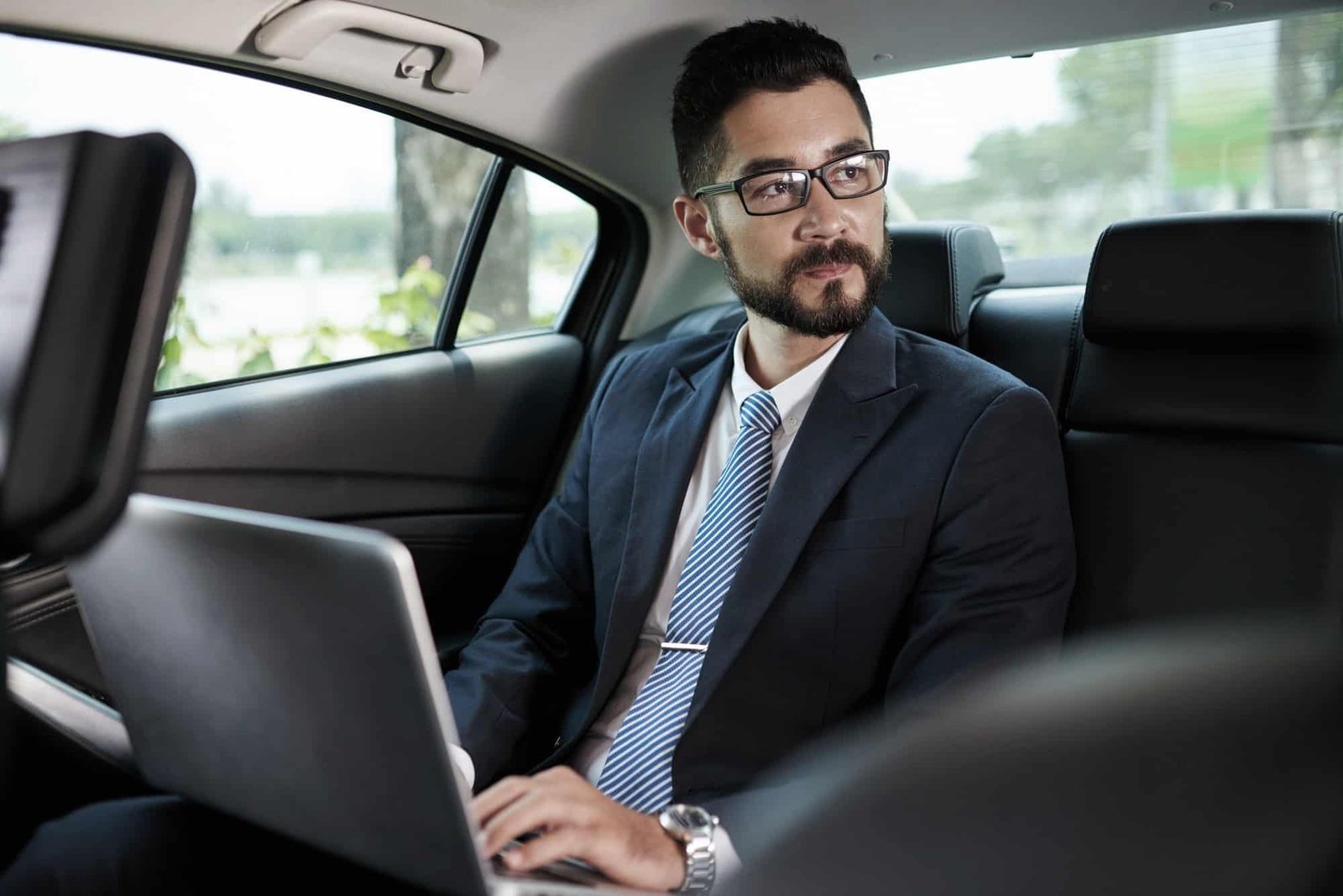 Trusted taxi services Melbourne driver ready for pickup